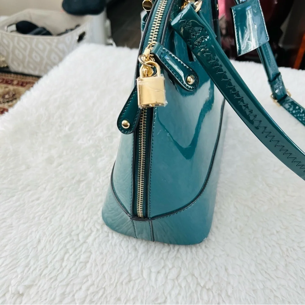JustFab detachable bag